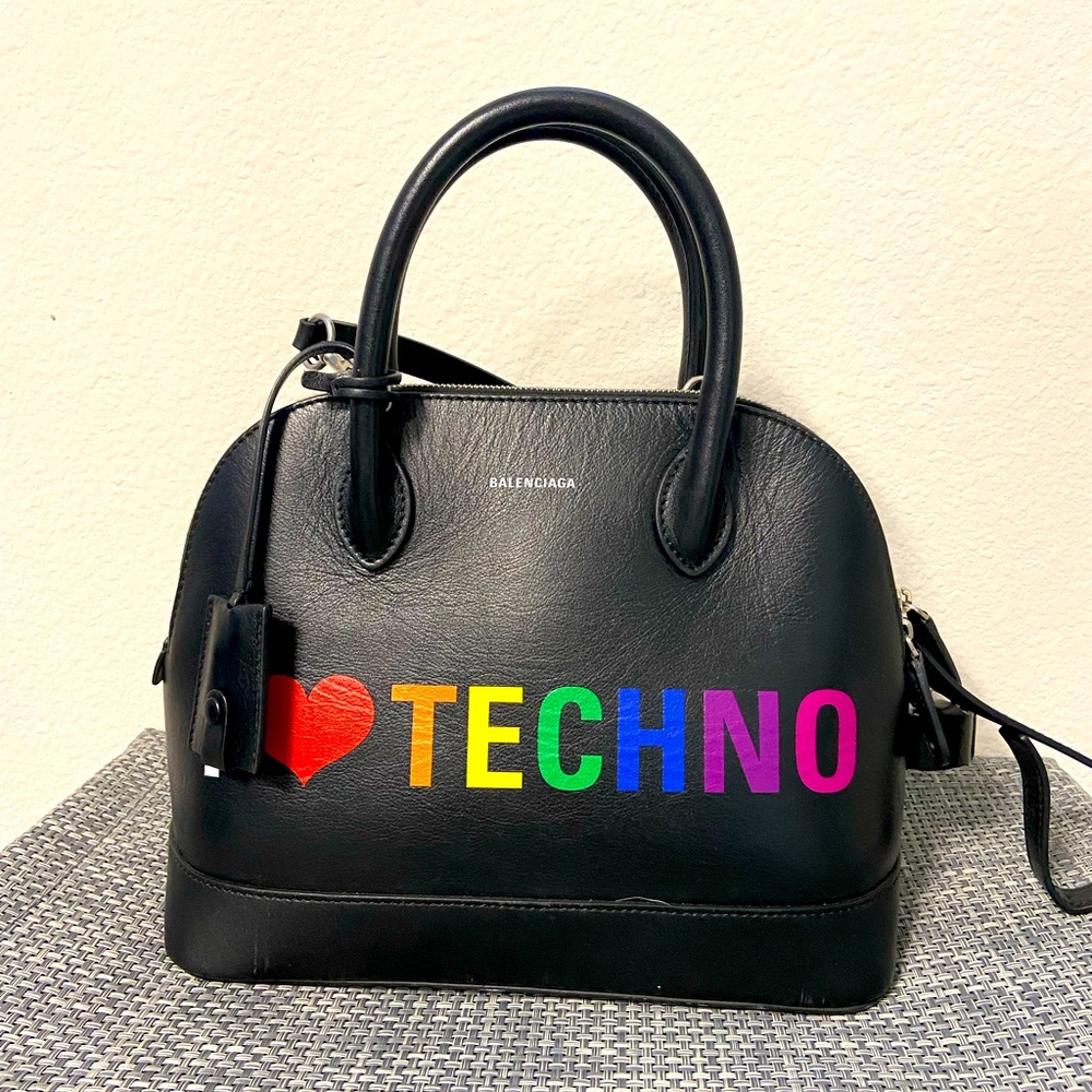 I love techno balenciaga bag size small